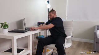 Смотри Muscular Man Fucks Teen Sitter - бесплатное HD порно на FREE-FULL-PORN.COM