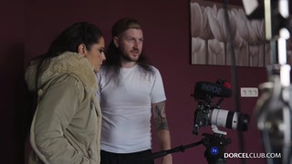 Смотри Exposed: Mariska's Portrait Session - бесплатное HD порно на FREE-FULL-PORN.COM