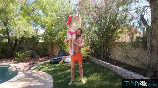 Смотри Squirt Gun Duel: Sam and Cecelia - бесплатное HD порно на FREE-FULL-PORN.COM