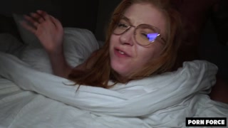 Смотри Tattooed Redhead Takes It Rough - бесплатное HD порно на FREE-FULL-PORN.COM