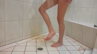 Смотри Cece Capella Shower Pissing with Skinny Body - бесплатное HD порно на FREE-FULL-PORN.COM