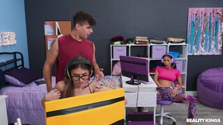 Смотри Teen Lina Love Masturbates with Kai Jaxon's Big Cock - бесплатное HD порно на FREE-FULL-PORN.COM