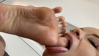 Смотри Toe Sucking Fun with Caprice Divas & Mia Julia - бесплатное HD порно на FREE-FULL-PORN.COM