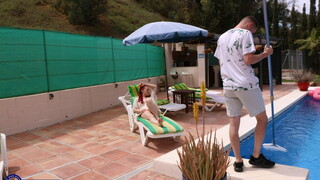 Смотри Fire Girl's Tattooed Body Gets Ridden by Poolboy - бесплатное HD порно на FREE-FULL-PORN.COM