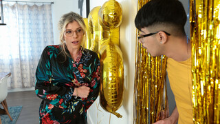 Cory Chase's Tattooed Stepmom - бесплатное порно в 4K FREE-FULL-PORN.COM