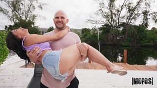Смотри She Da Ho Enjoys a Blowjob - бесплатное HD порно на FREE-FULL-PORN.COM