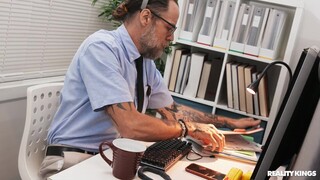 Смотри Amateur Office Sex with Thong - бесплатное HD порно на FREE-FULL-PORN.COM