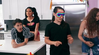 Смотри Standing Doggystyle with Zariah - бесплатное HD порно на FREE-FULL-PORN.COM