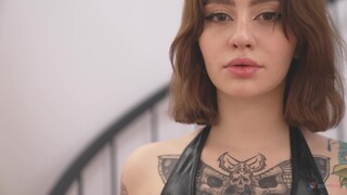 Смотри Beautiful Brunette Little Ninja's Anal Debut - бесплатное HD порно на FREE-FULL-PORN.COM