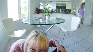 Смотри Grandma's Friend Gets Down - бесплатное HD порно на FREE-FULL-PORN.COM