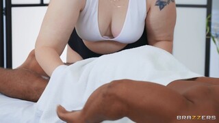 Mazee The Goat Gives Mia Dior a Massage - бесплатное порно в 4K FREE-FULL-PORN.COM