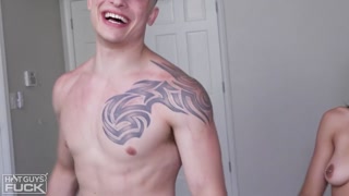 Смотри Petite Tattooed Lovers Chase & Skylar Get Intimate - бесплатное HD порно на FREE-FULL-PORN.COM