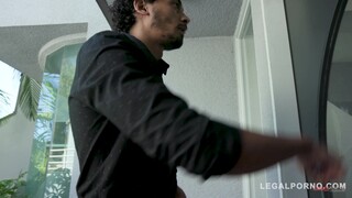 Смотри Emily Willis Gives Blowjob to Two Studs in Threesome - бесплатное HD порно на FREE-FULL-PORN.COM
