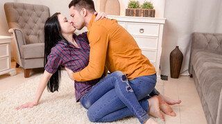 Смотри Oliver Trunk Fucked by Kiara Gold - бесплатное HD порно на FREE-FULL-PORN.COM