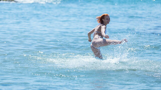 Смотри Fingering in the Beach - бесплатное HD порно на FREE-FULL-PORN.COM