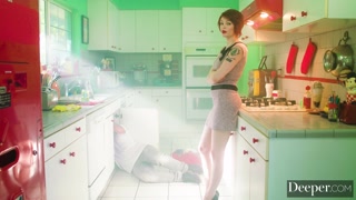 Смотри  Standing Doggystyle with the Plumber  - бесплатное HD порно на FREE-FULL-PORN.COM
